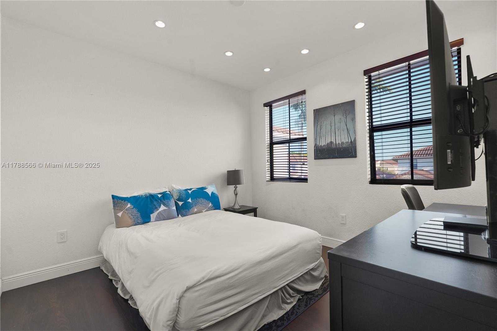 Small Image of 10371 NORTH WEST 10TH ST, Miami Number 39