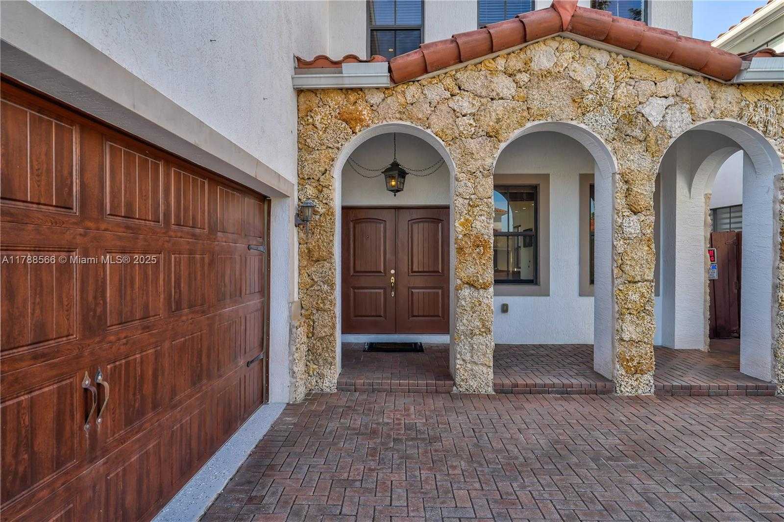 Small Image of 10371 NORTH WEST 10TH ST, Miami Number 4