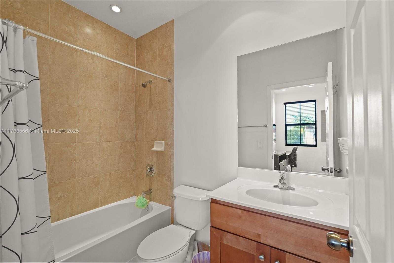 Small Image of 10371 NORTH WEST 10TH ST, Miami Number 41
