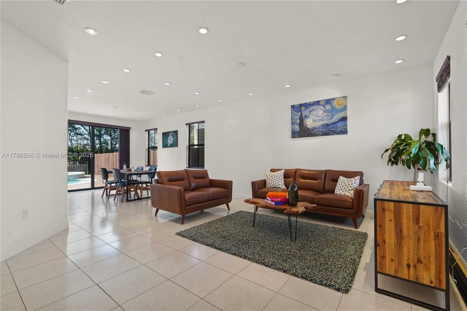Small Image of 10371 NORTH WEST 10TH ST, Miami Number 6