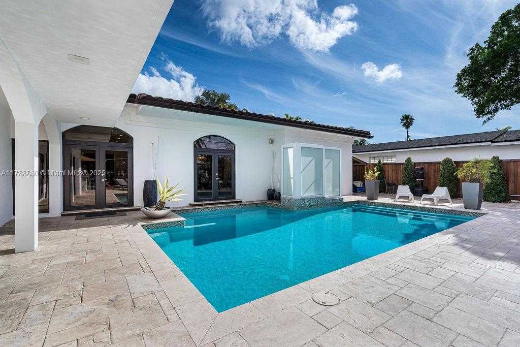 Small Image of 20600 NORTH EAST 22ND PL, Miami Number 32