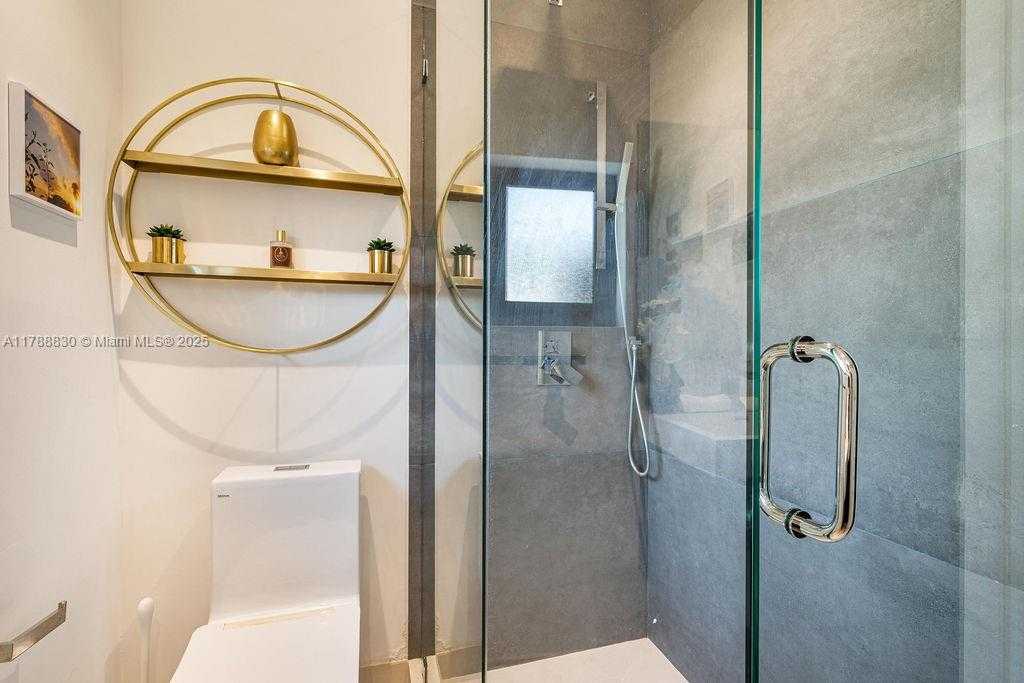 Small Image of 20600 NORTH EAST 22ND PL, Miami Number 36