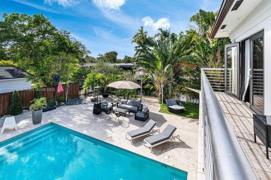 Small Image of 20600 NORTH EAST 22ND PL, Miami Number 39