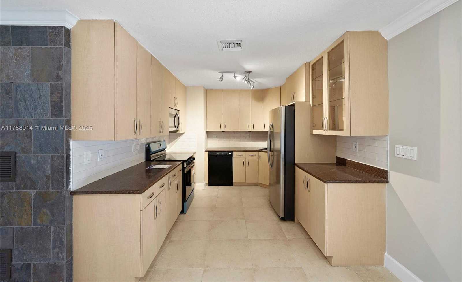 Small Image of 2680 NORTH EAST 22ND CT, Pompano Beach Number 11