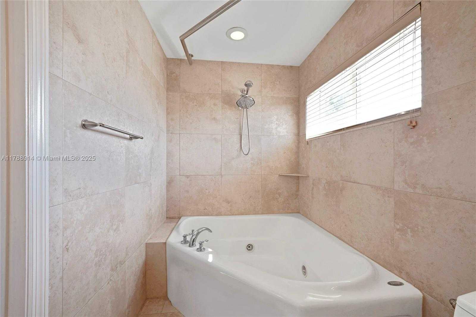 Small Image of 2680 NORTH EAST 22ND CT, Pompano Beach Number 24