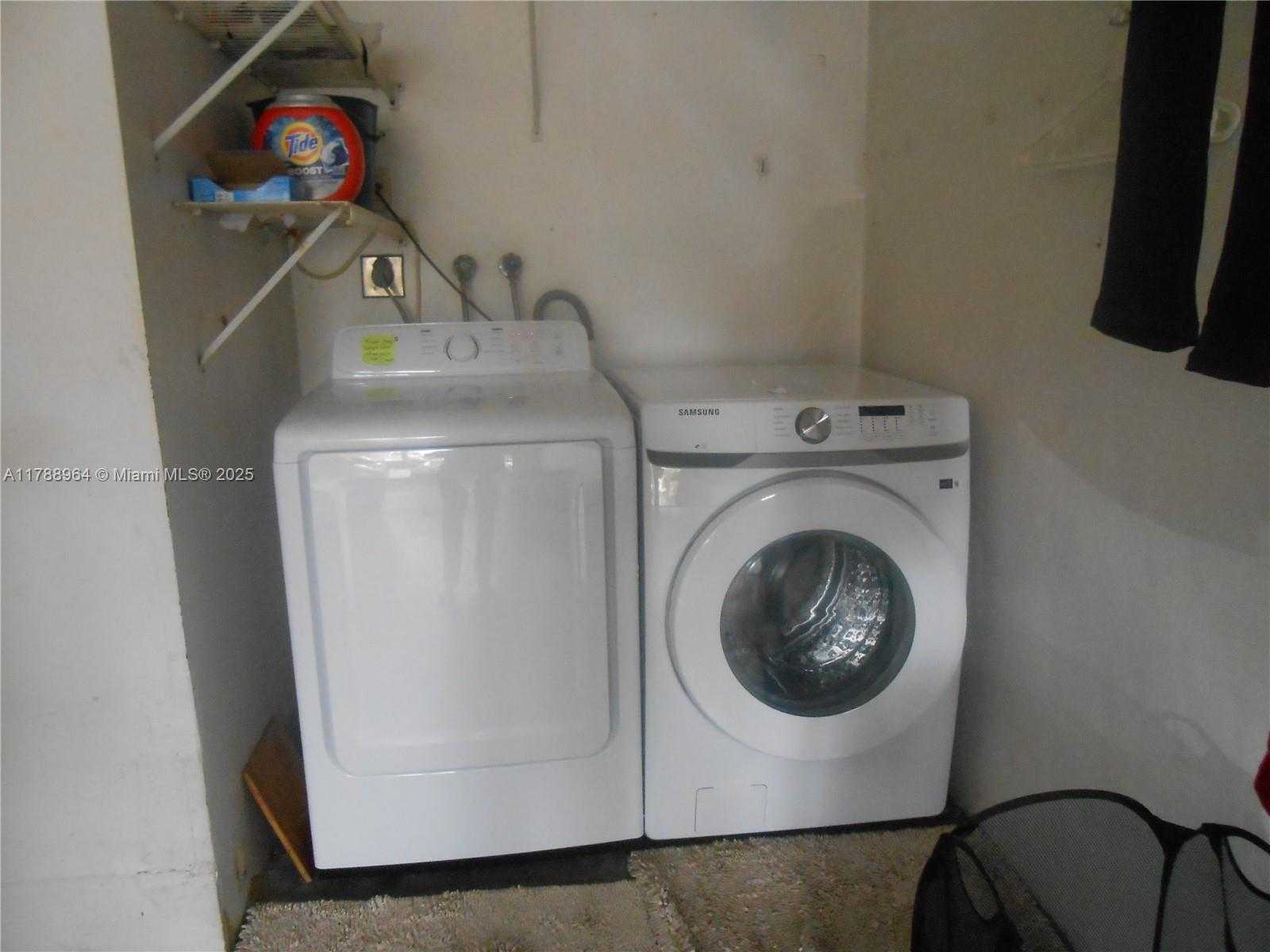 Small Image of 70 IVY RD, Hollywood Number 12