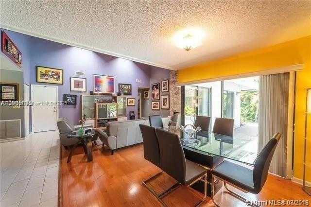 Small Image of 70 IVY RD, Hollywood Number 3