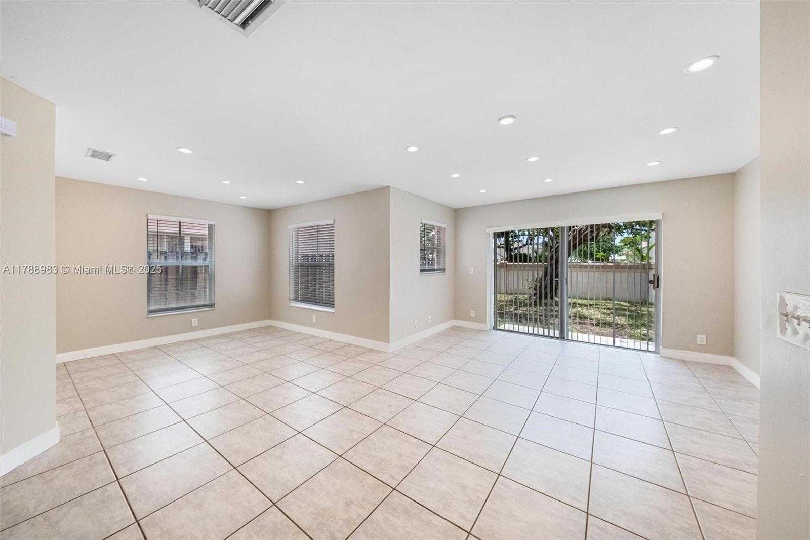Small Image of 6231 ISLAND WAY, Margate Number 13