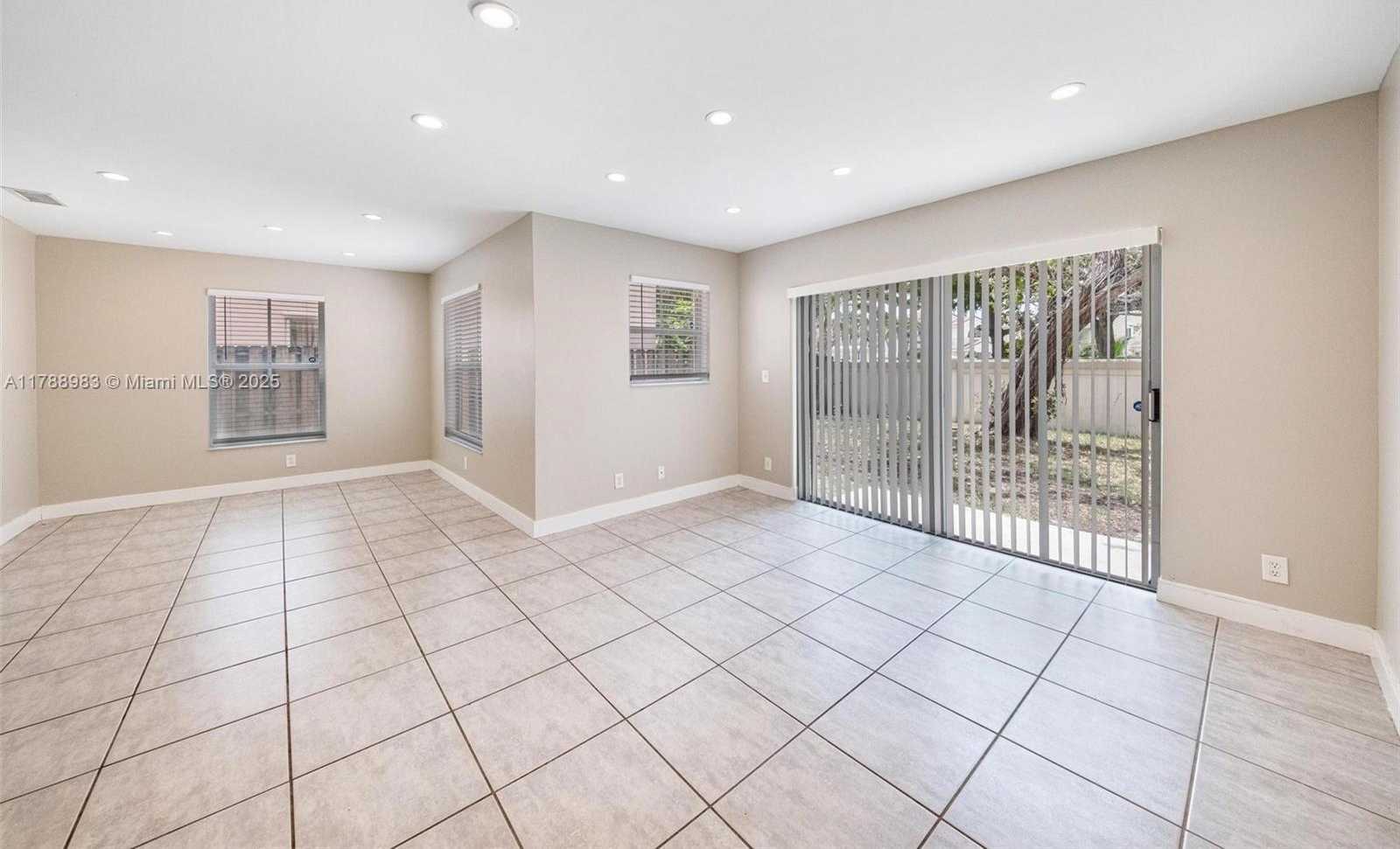 Small Image of 6231 ISLAND WAY, Margate Number 15