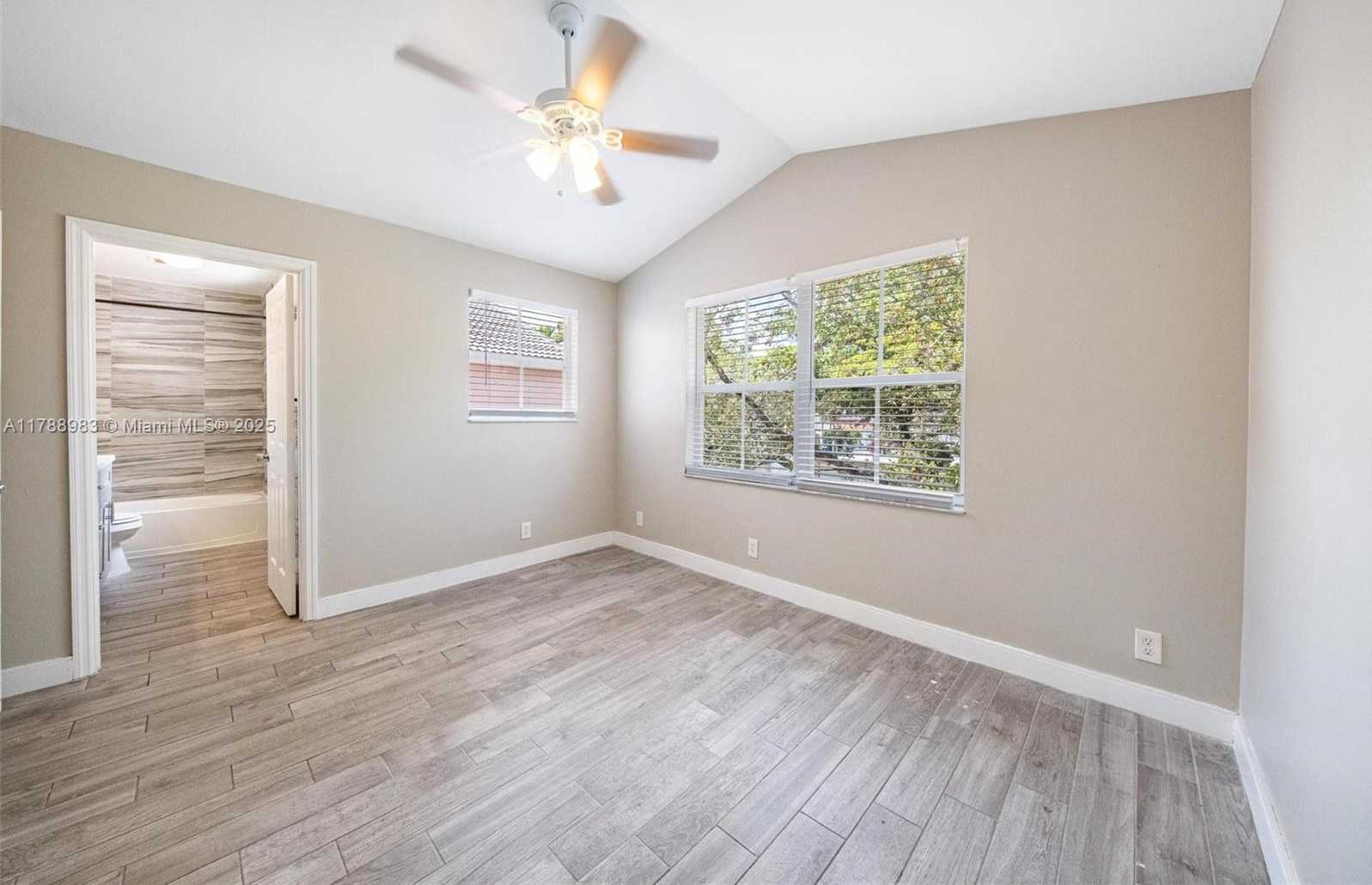 Small Image of 6231 ISLAND WAY, Margate Number 24