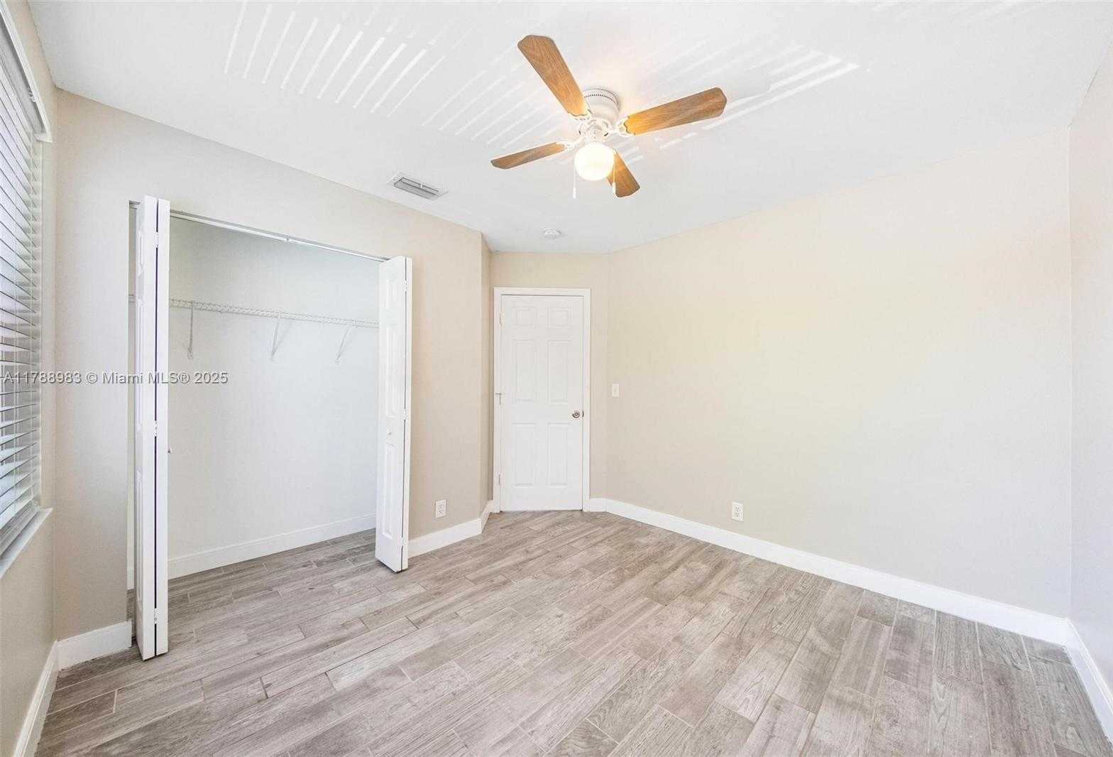 Small Image of 6231 ISLAND WAY, Margate Number 31