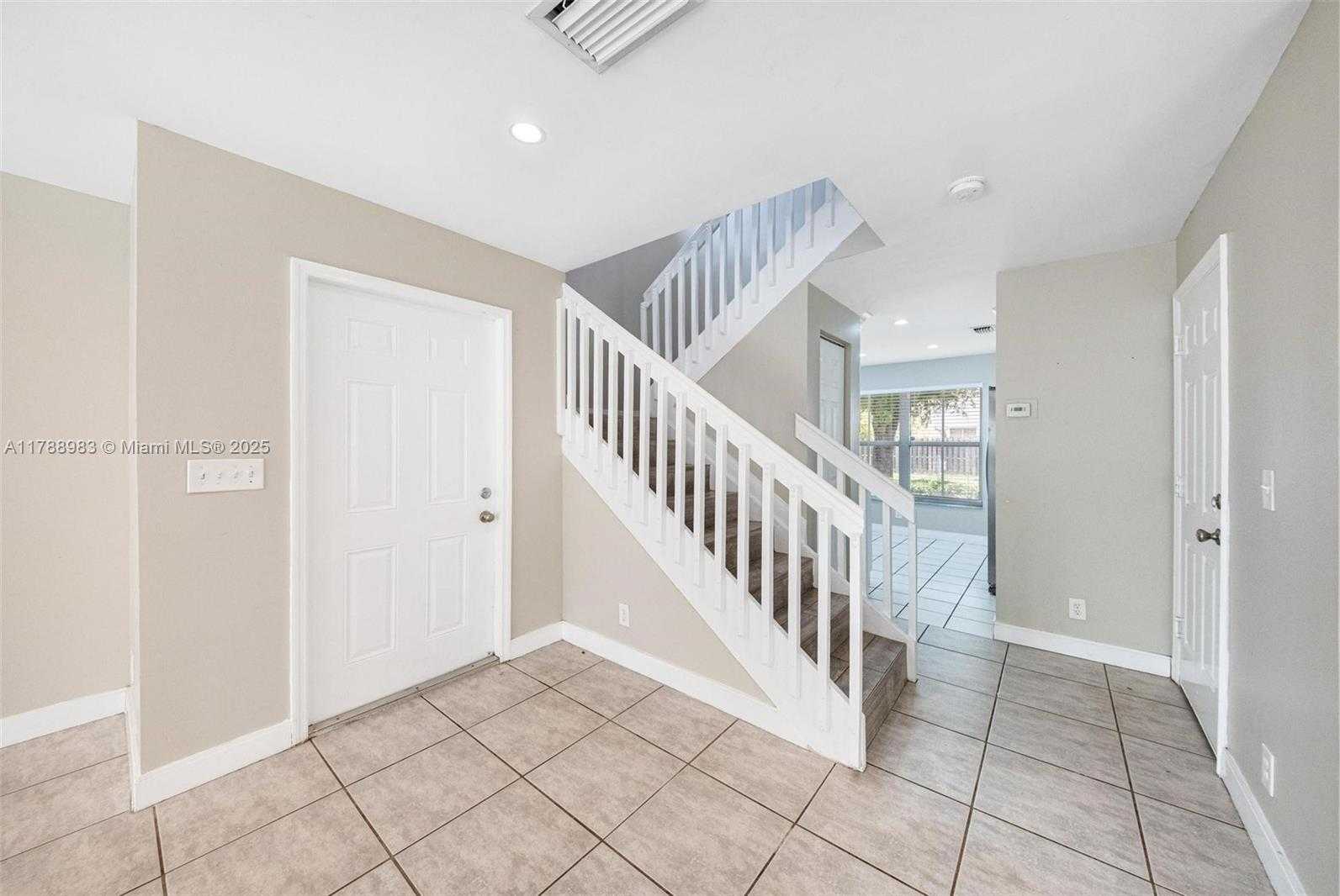 Small Image of 6231 ISLAND WAY, Margate Number 7