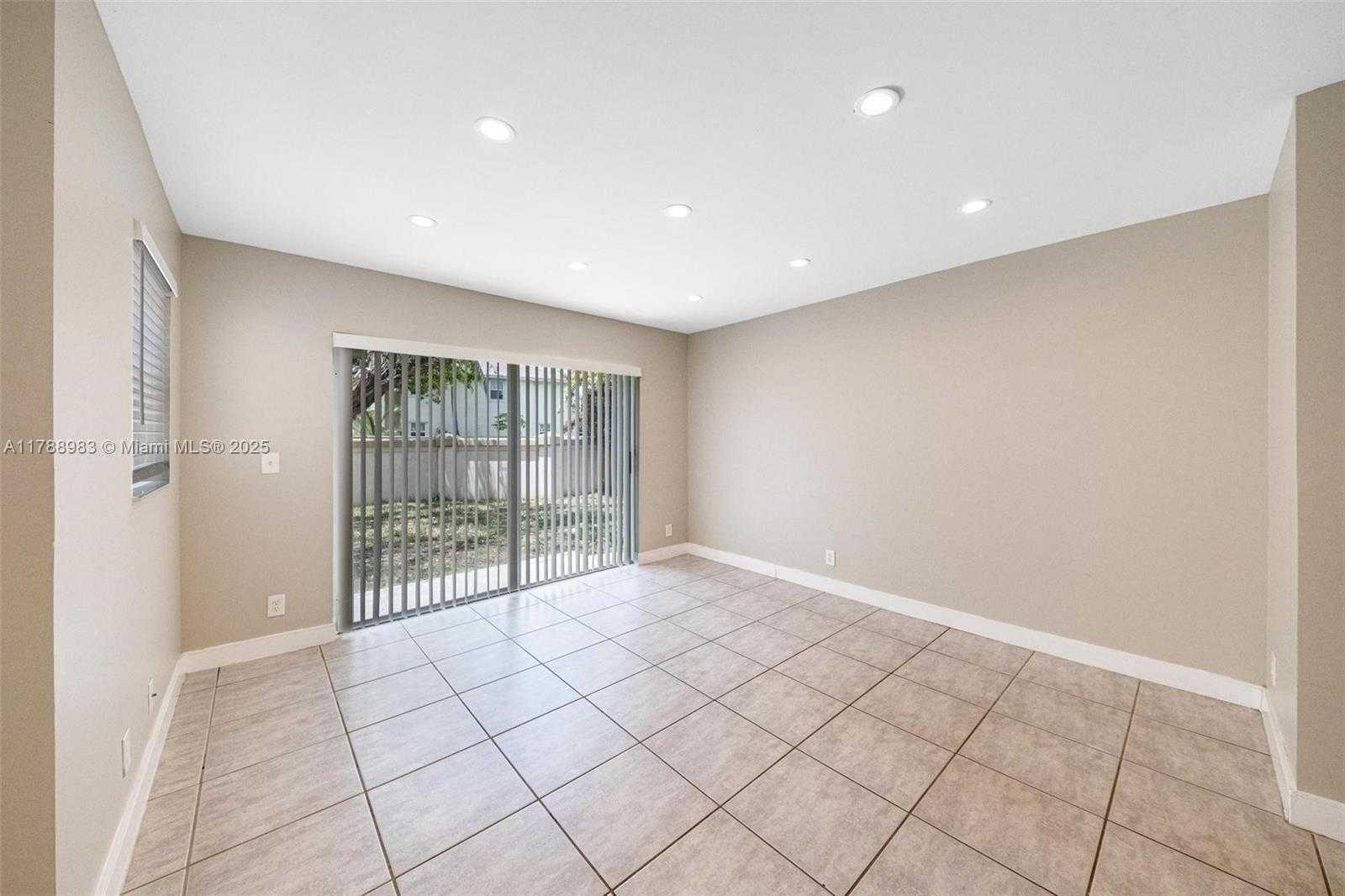 Small Image of 6231 ISLAND WAY, Margate Number 8