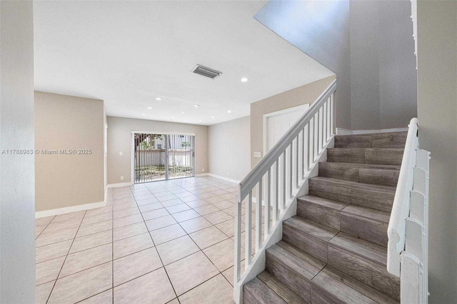 Small Image of 6231 ISLAND WAY, Margate Number 9