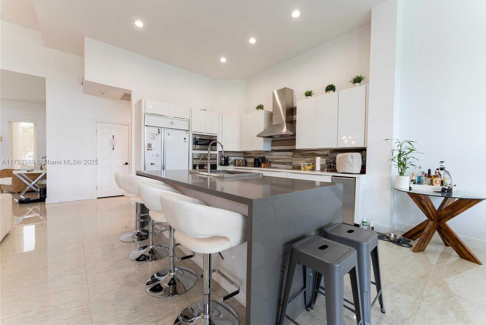 Small Image of 4021 EAST LAKE ESTATES DR, Davie Number 10