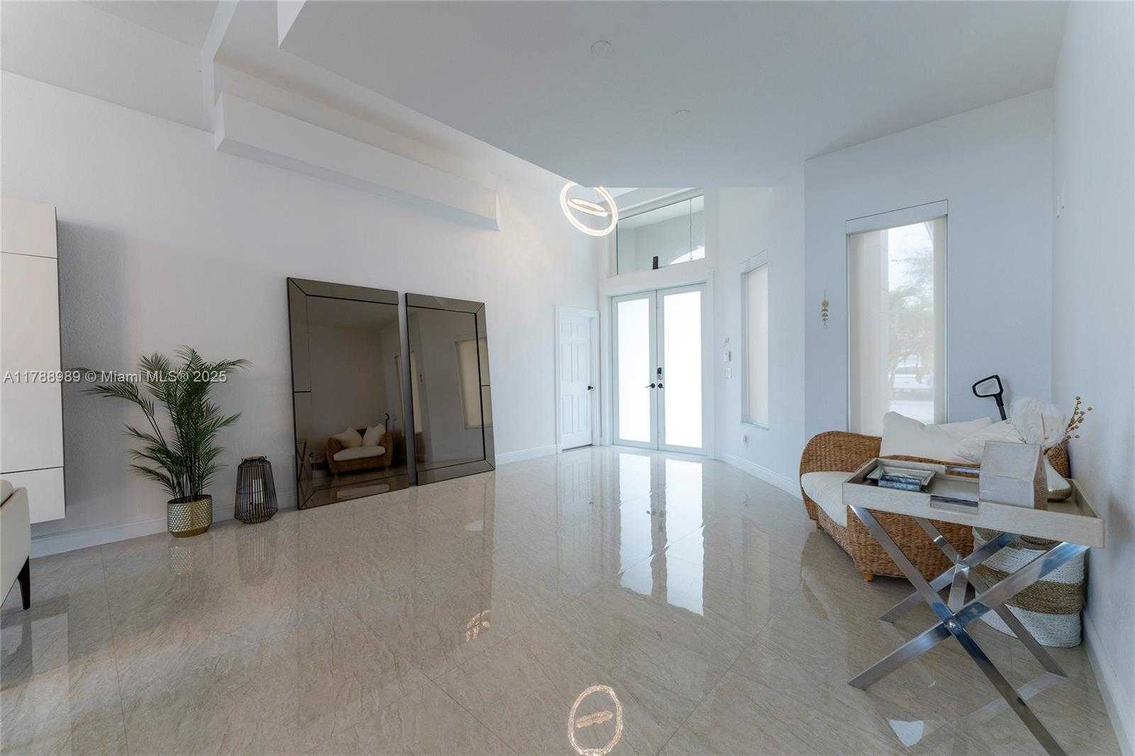 Small Image of 4021 EAST LAKE ESTATES DR, Davie Number 13