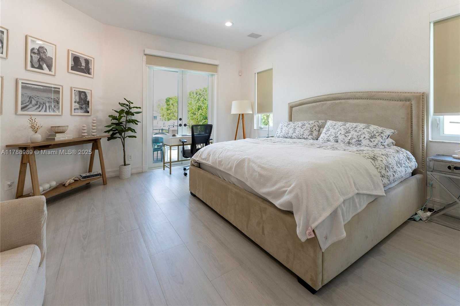 Small Image of 4021 EAST LAKE ESTATES DR, Davie Number 14