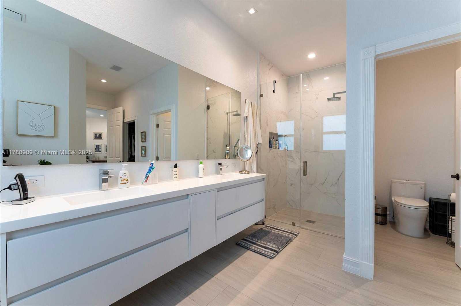 Small Image of 4021 EAST LAKE ESTATES DR, Davie Number 18