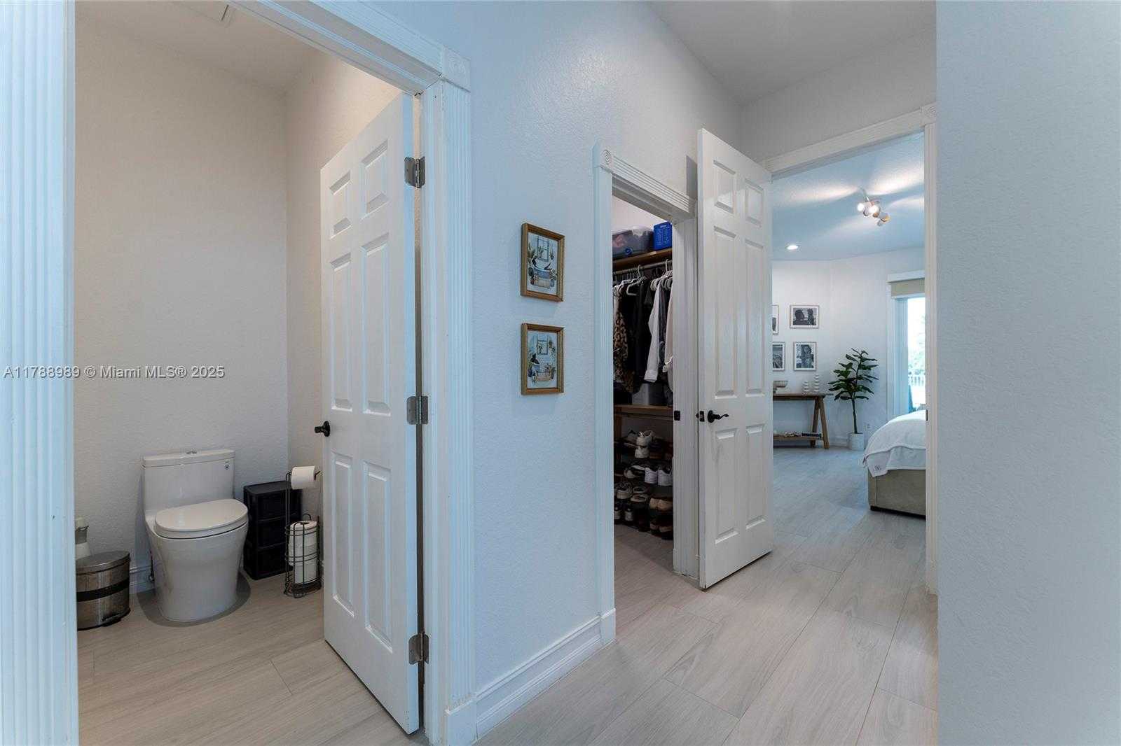 Small Image of 4021 EAST LAKE ESTATES DR, Davie Number 19