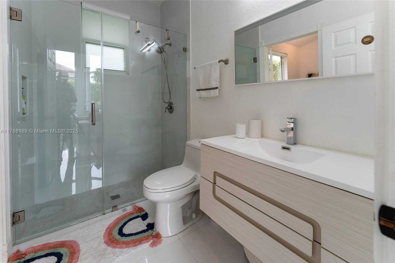 Small Image of 4021 EAST LAKE ESTATES DR, Davie Number 21