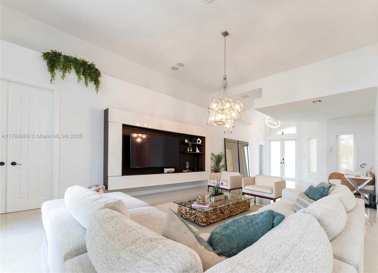 Small Image of 4021 EAST LAKE ESTATES DR, Davie Number 3