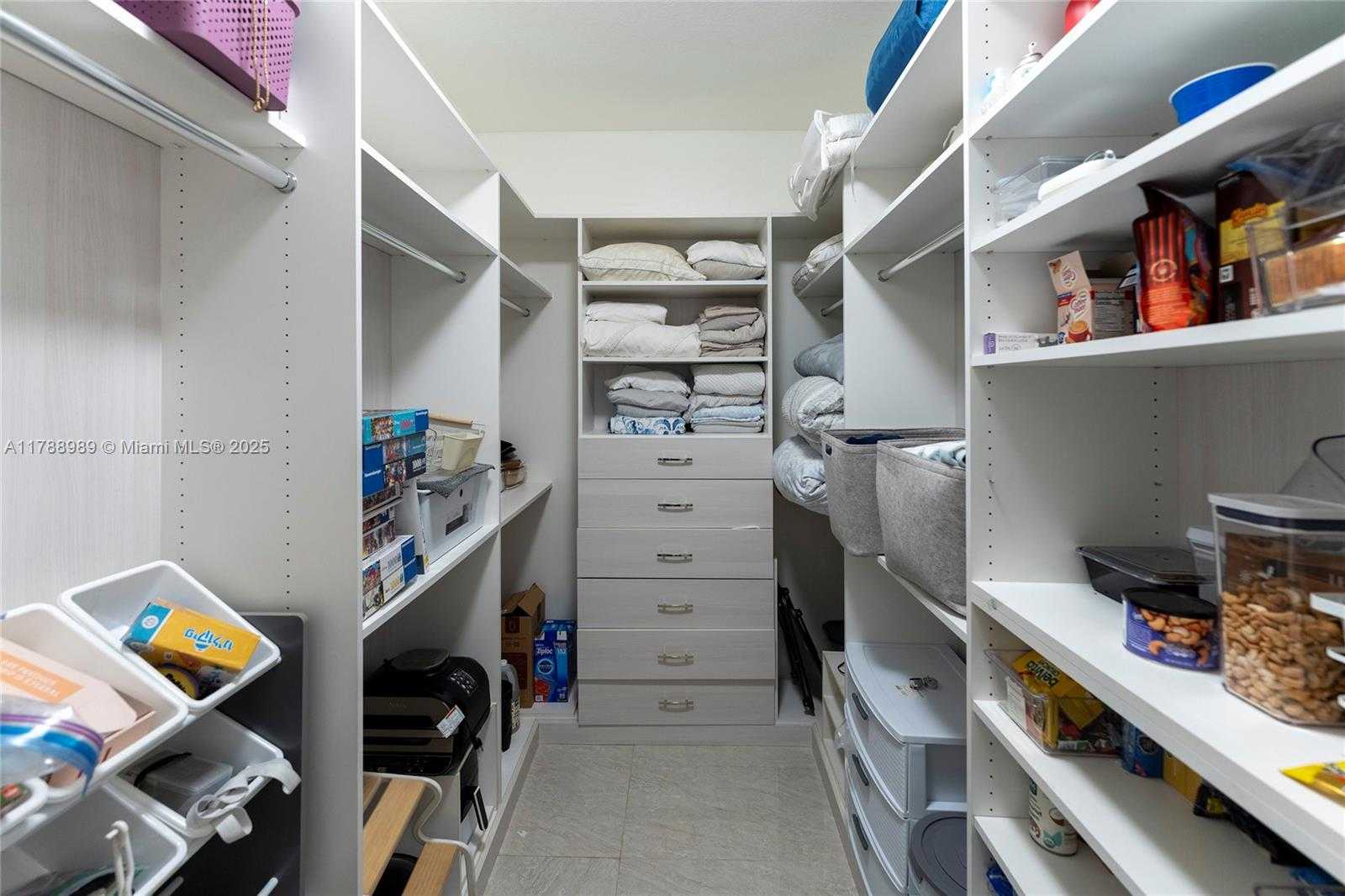 Small Image of 4021 EAST LAKE ESTATES DR, Davie Number 31