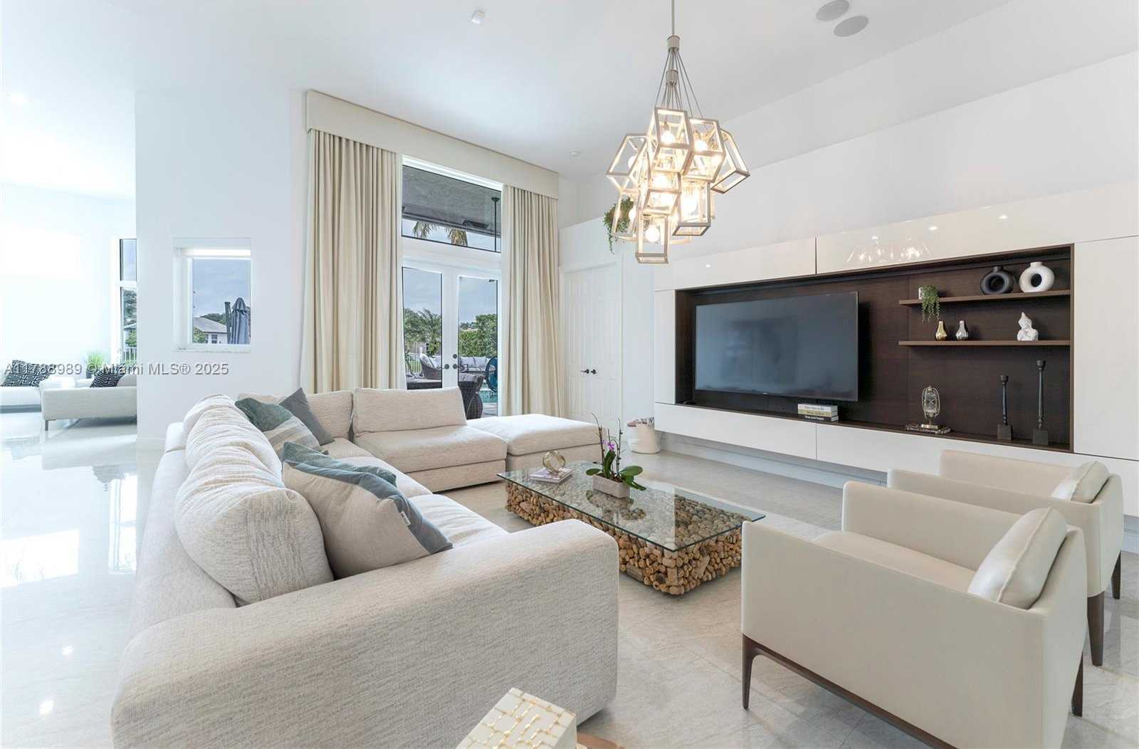 Small Image of 4021 EAST LAKE ESTATES DR, Davie Number 4