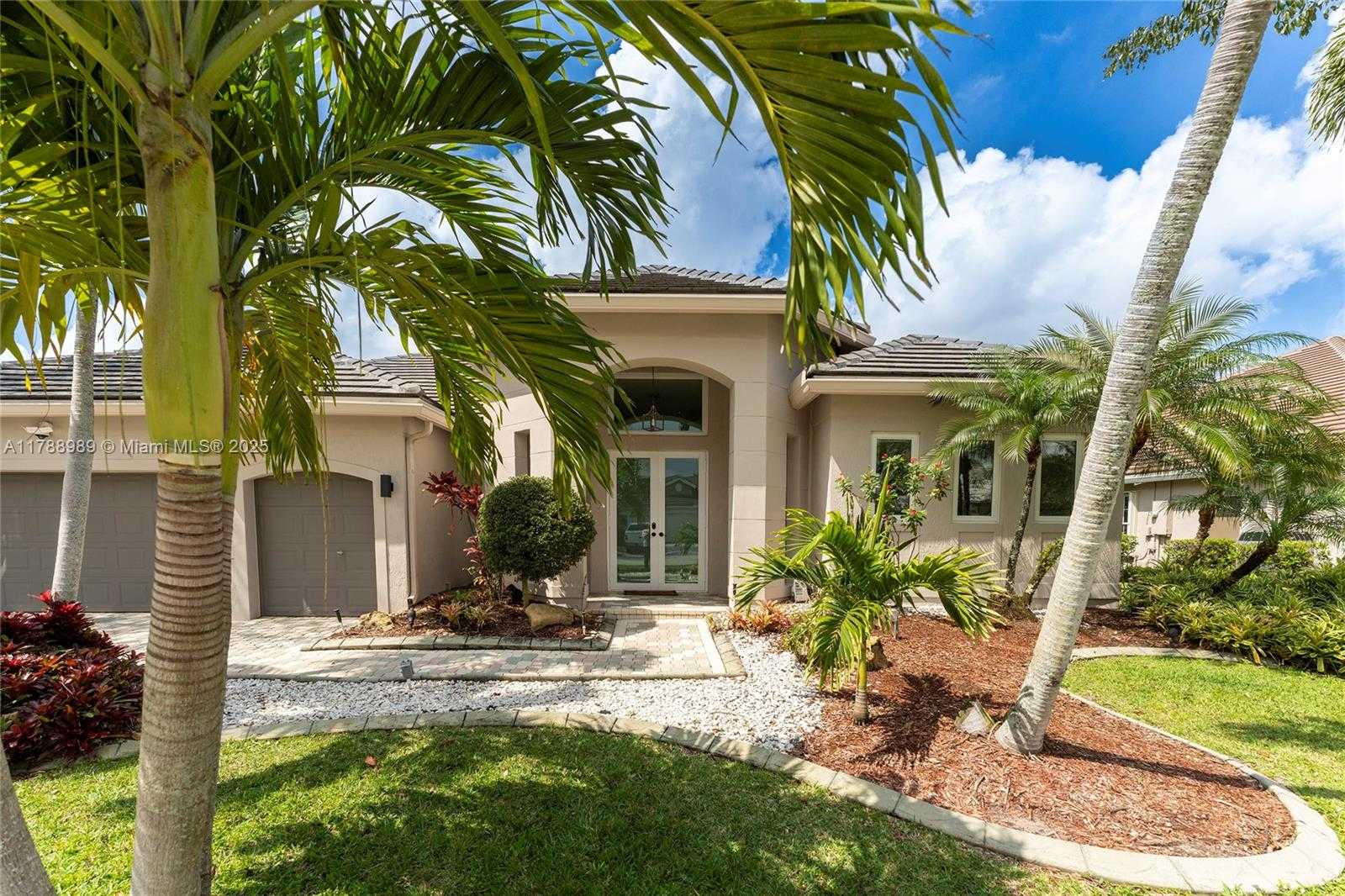 Small Image of 4021 EAST LAKE ESTATES DR, Davie Number 40