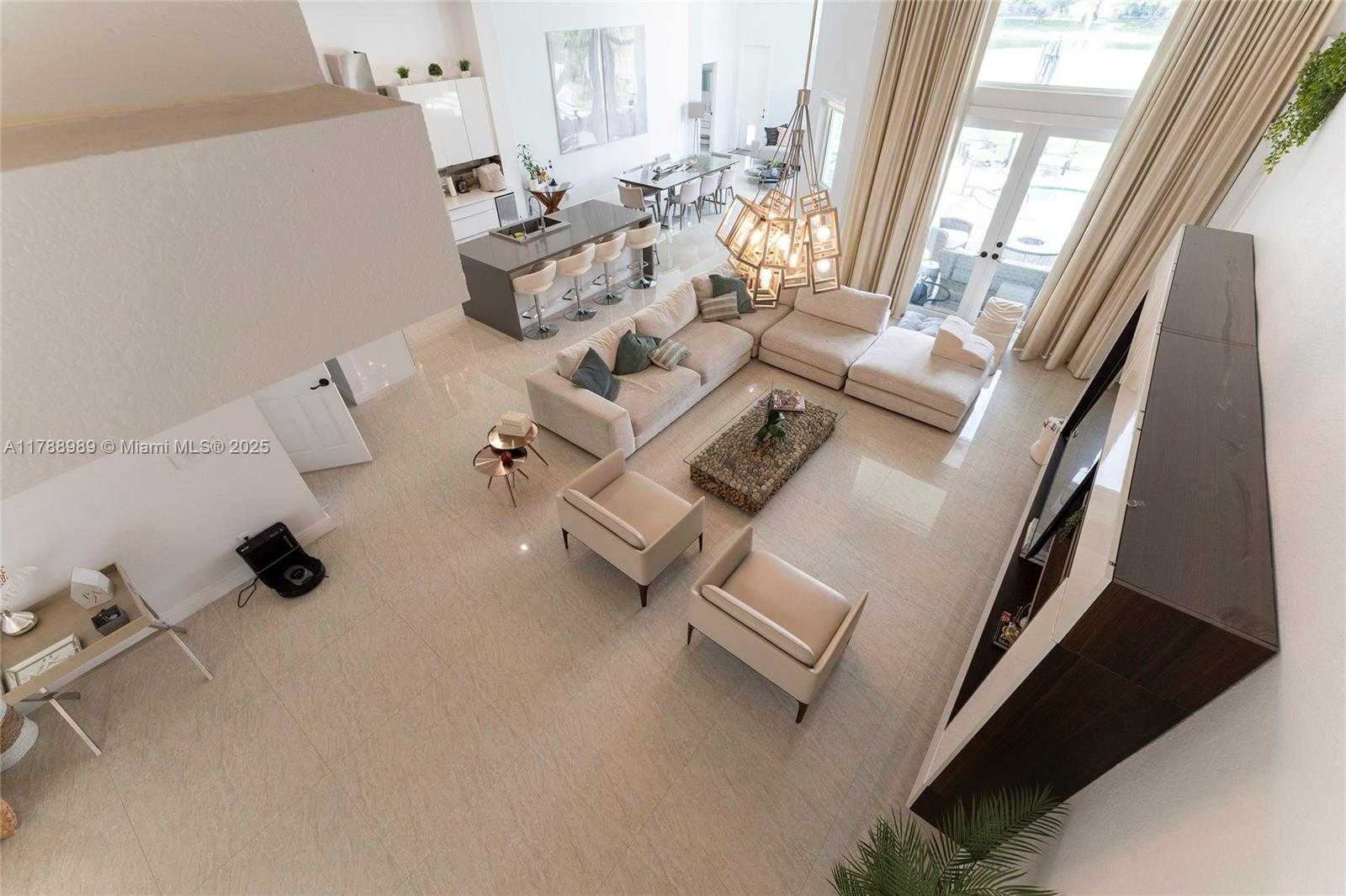 Small Image of 4021 EAST LAKE ESTATES DR, Davie Number 5