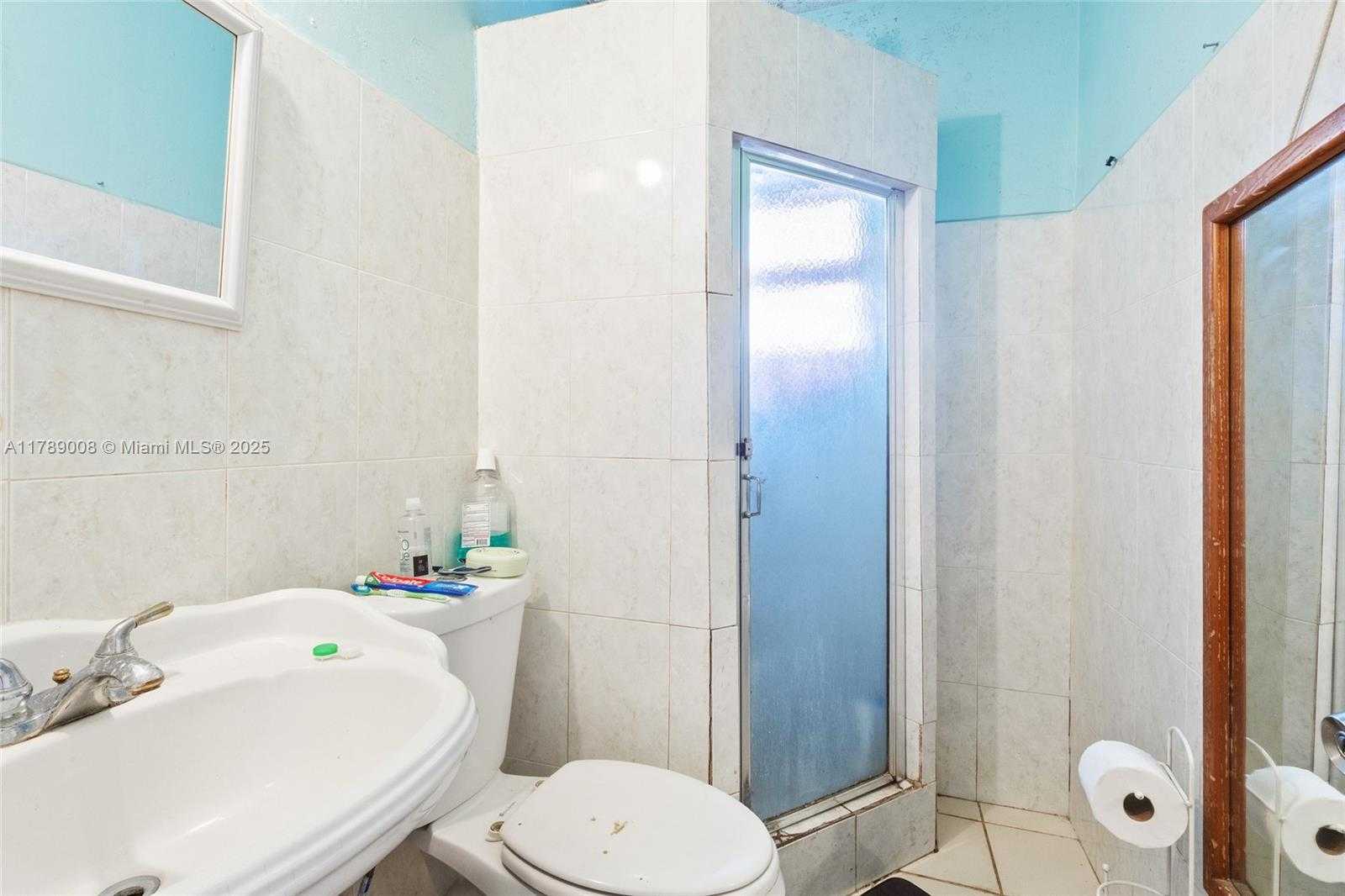 Small Image of 1679 NORTH EAST 181ST ST, North Miami Beach Number 12