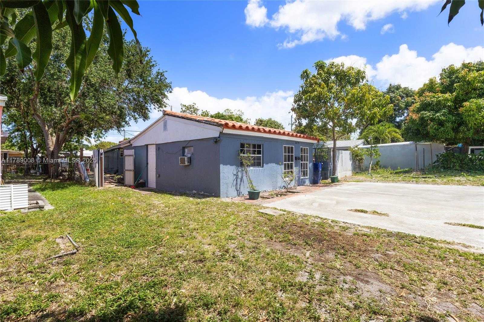 Small Image of 1679 NORTH EAST 181ST ST, North Miami Beach Number 8