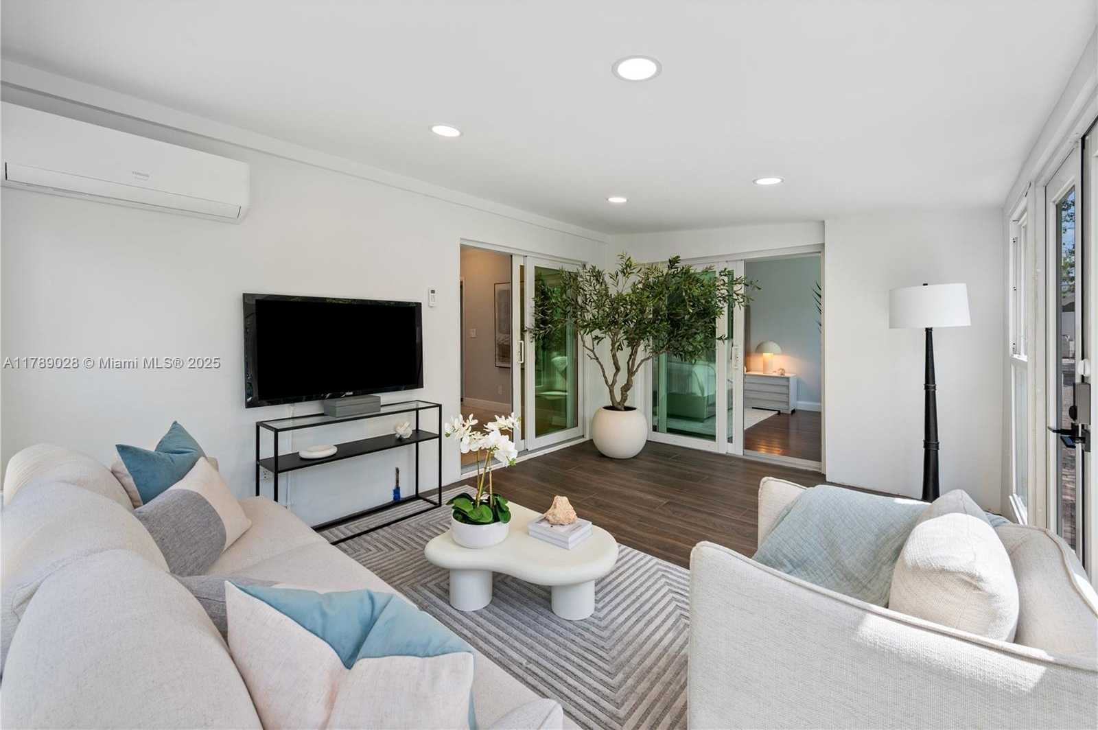Small Image of 2555 NORTH EAST 200TH ST, Miami Number 12