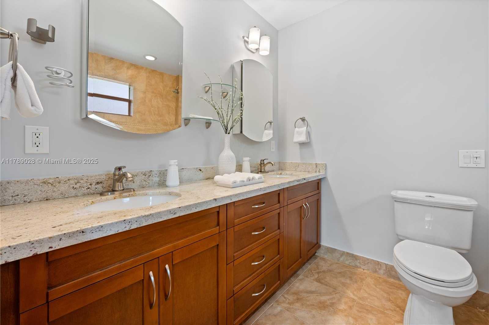 Small Image of 2555 NORTH EAST 200TH ST, Miami Number 16