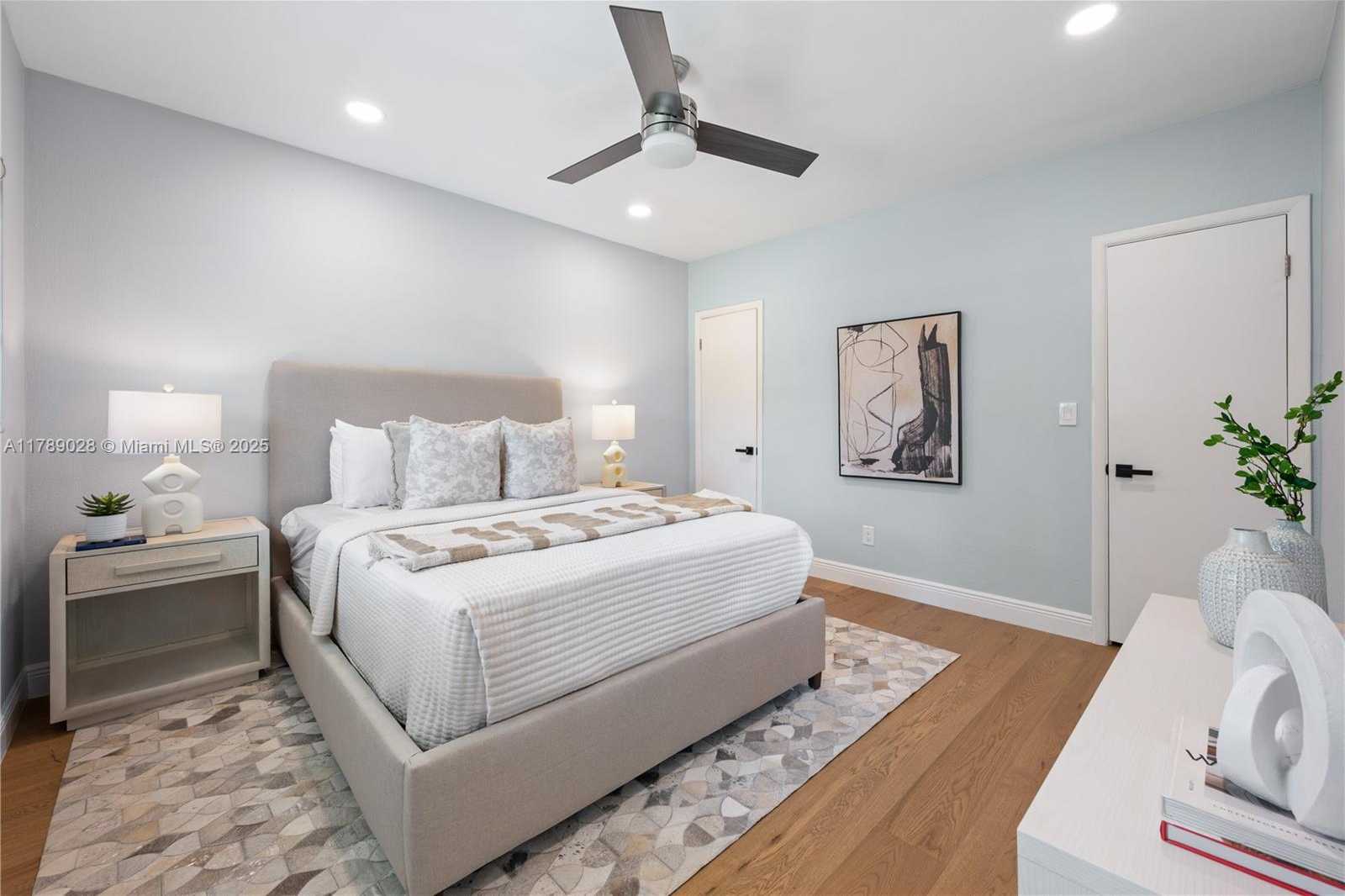 Small Image of 2555 NORTH EAST 200TH ST, Miami Number 17