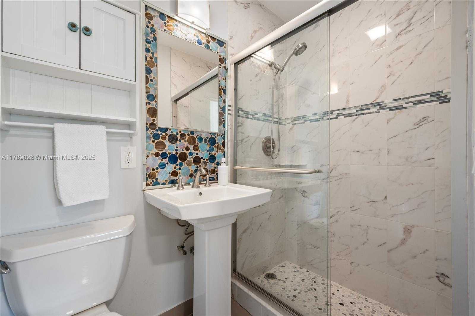 Small Image of 2555 NORTH EAST 200TH ST, Miami Number 19