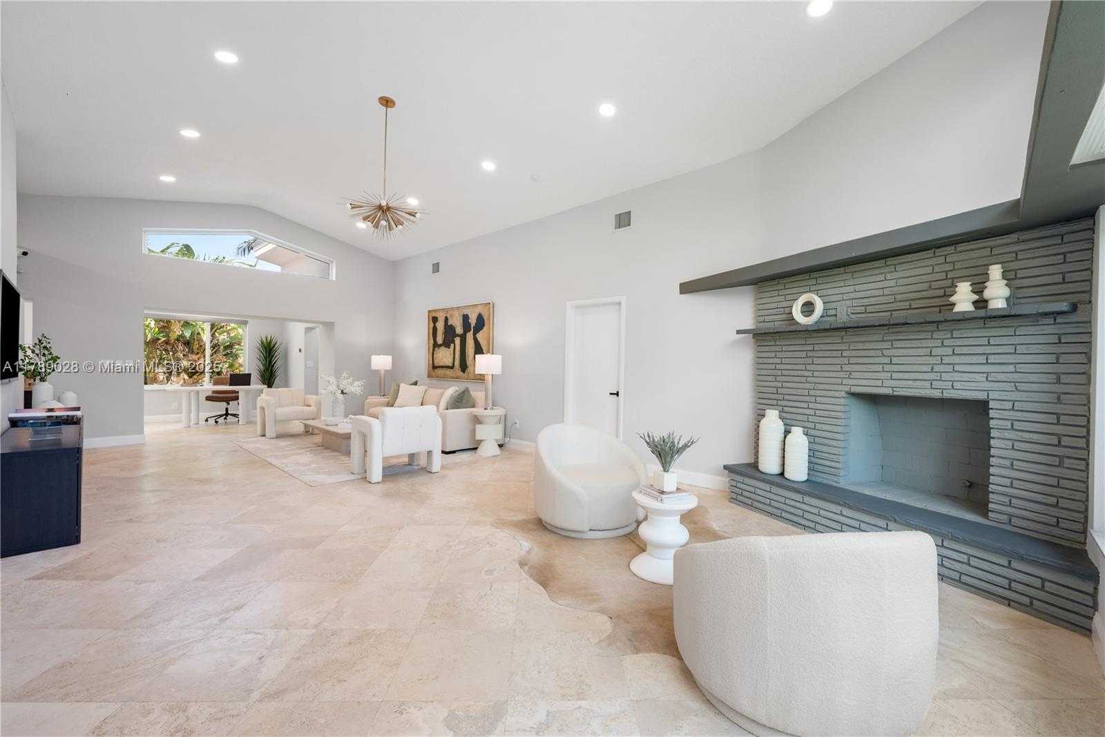 Small Image of 2555 NORTH EAST 200TH ST, Miami Number 2