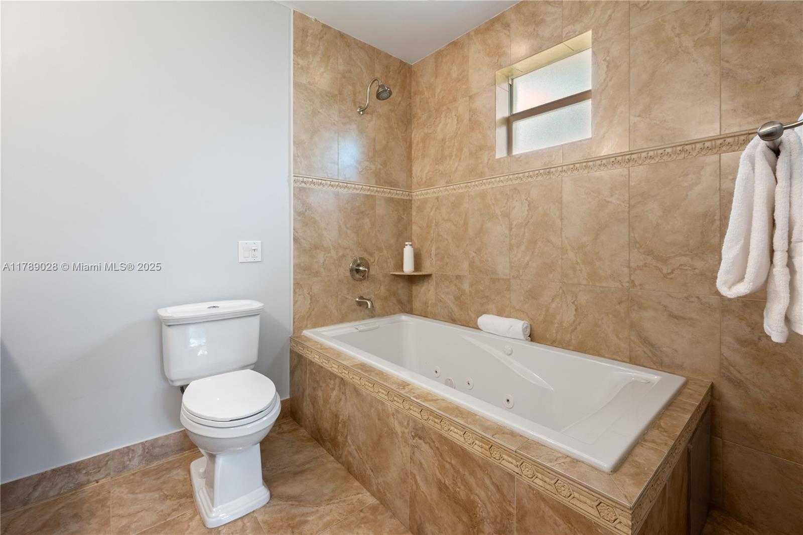 Small Image of 2555 NORTH EAST 200TH ST, Miami Number 21