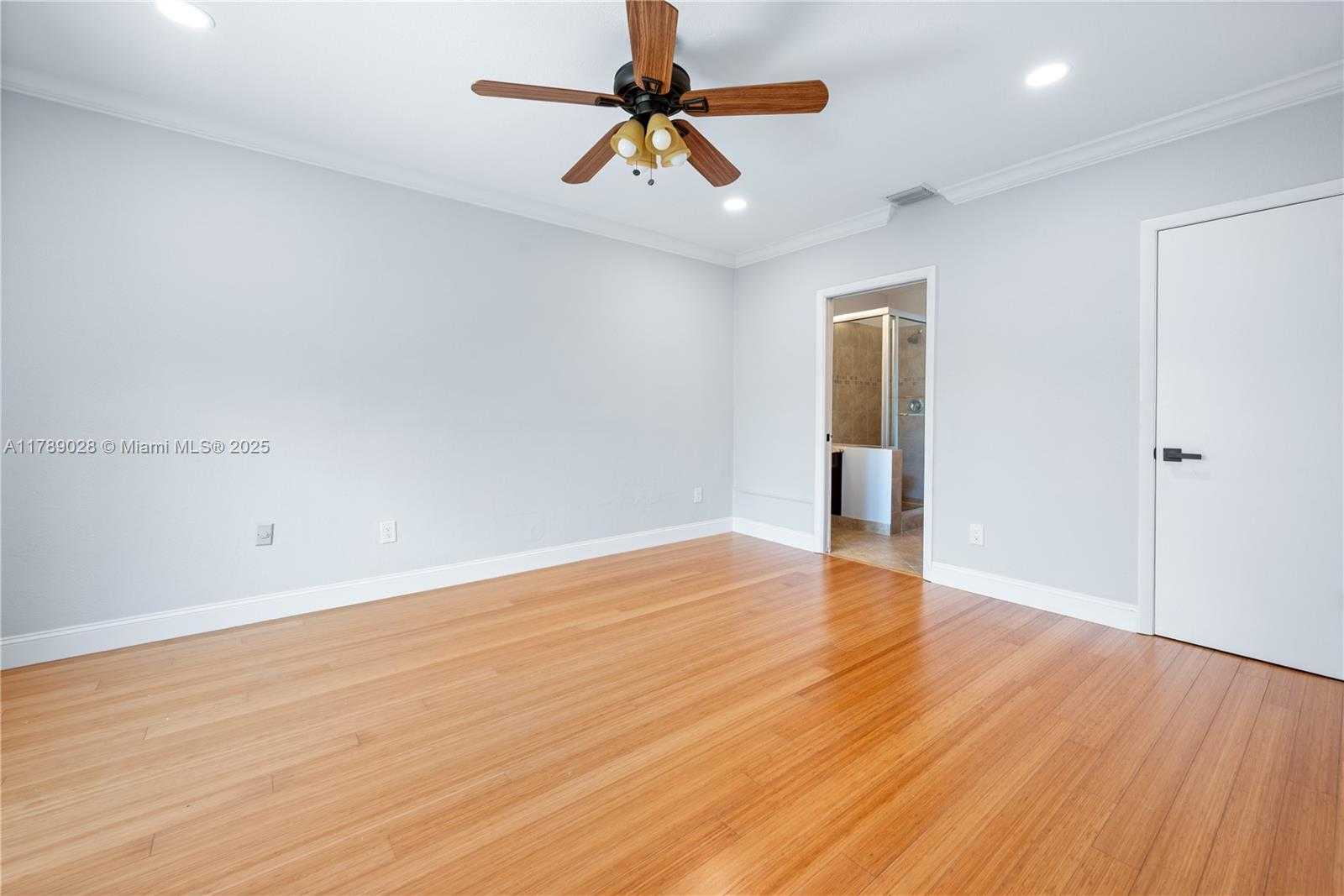 Small Image of 2555 NORTH EAST 200TH ST, Miami Number 22