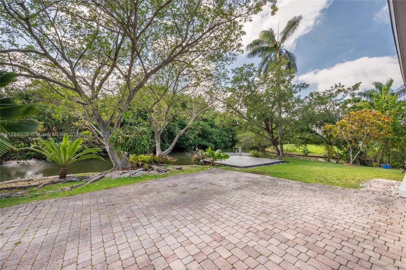 Small Image of 2555 NORTH EAST 200TH ST, Miami Number 27