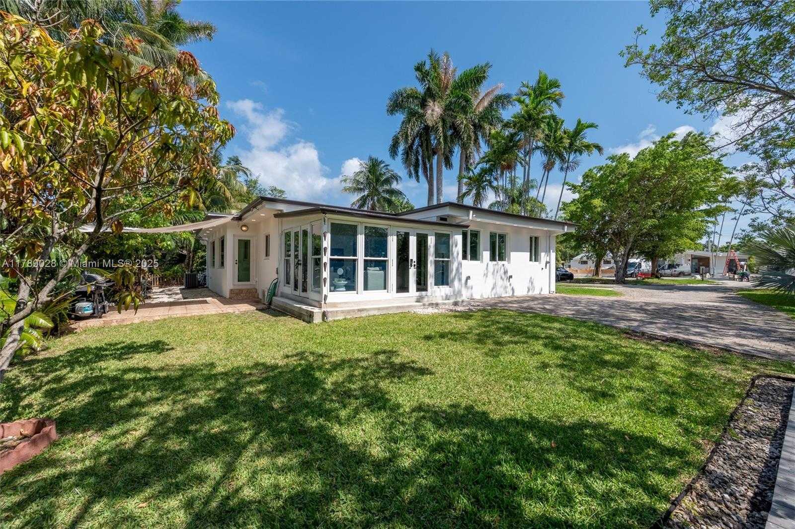 Small Image of 2555 NORTH EAST 200TH ST, Miami Number 29