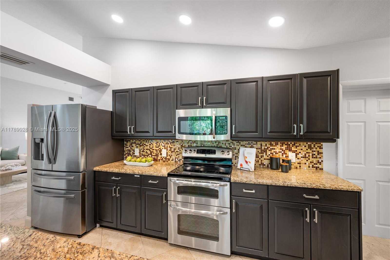 Small Image of 2555 NORTH EAST 200TH ST, Miami Number 5