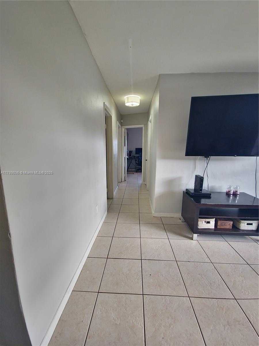 Small Image of 15561 SOUTH WEST 102ND CT, Miami Number 10