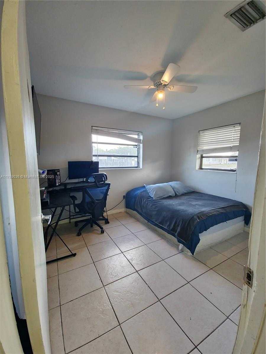 Small Image of 15561 SOUTH WEST 102ND CT, Miami Number 11