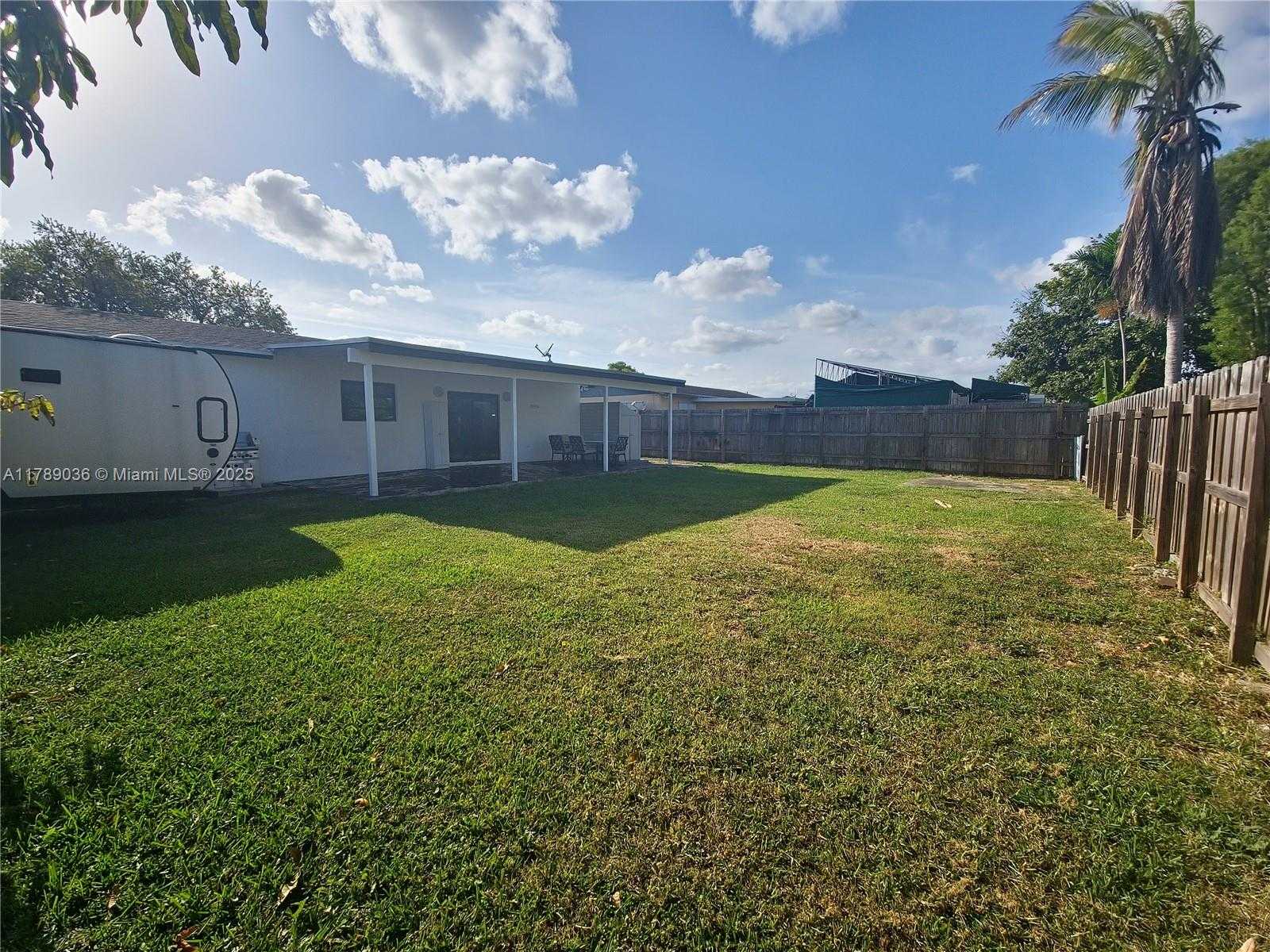 Small Image of 15561 SOUTH WEST 102ND CT, Miami Number 17