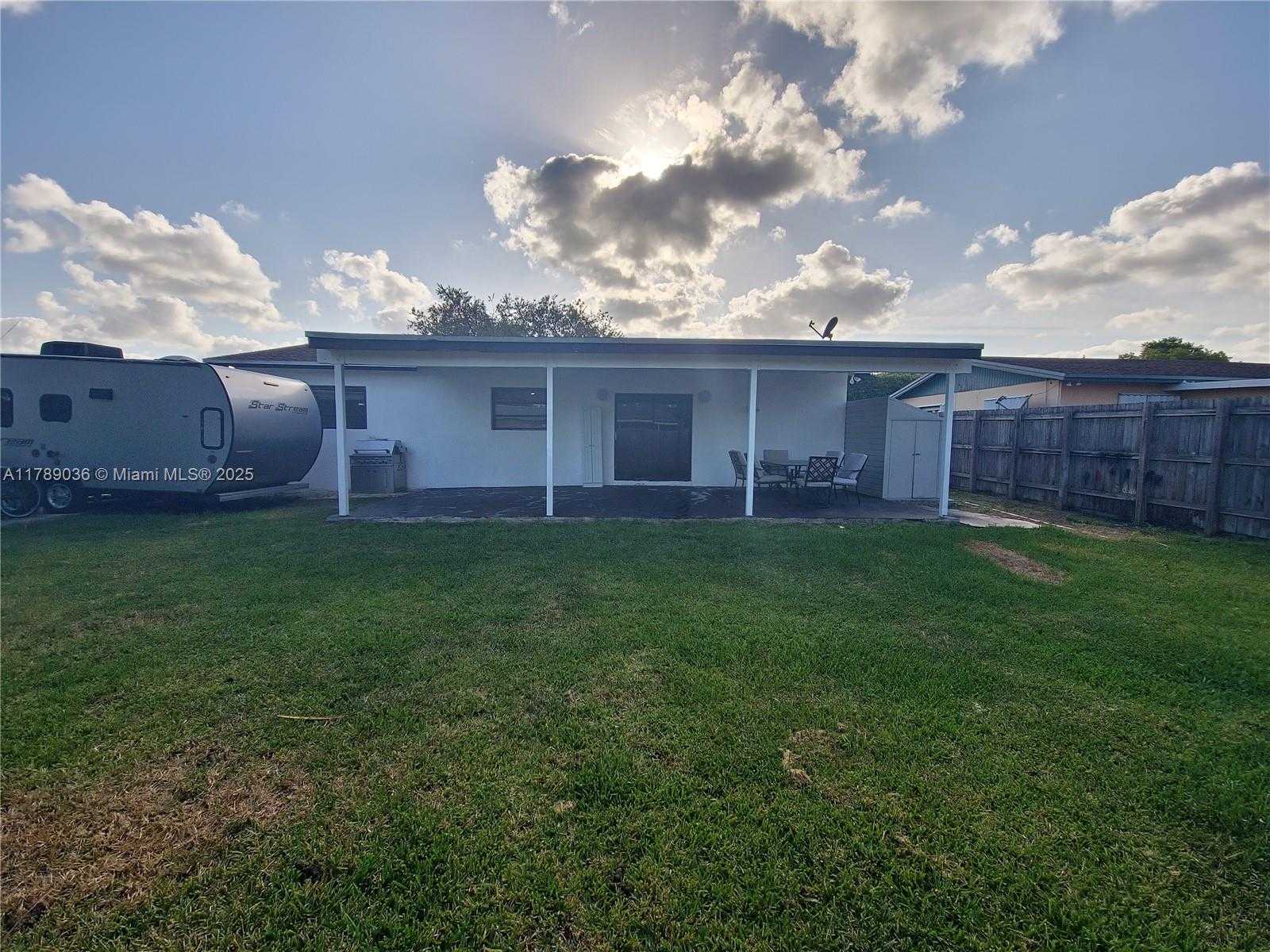 Small Image of 15561 SOUTH WEST 102ND CT, Miami Number 18