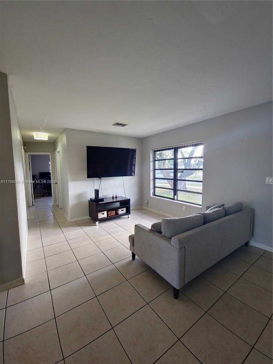 Small Image of 15561 SOUTH WEST 102ND CT, Miami Number 5