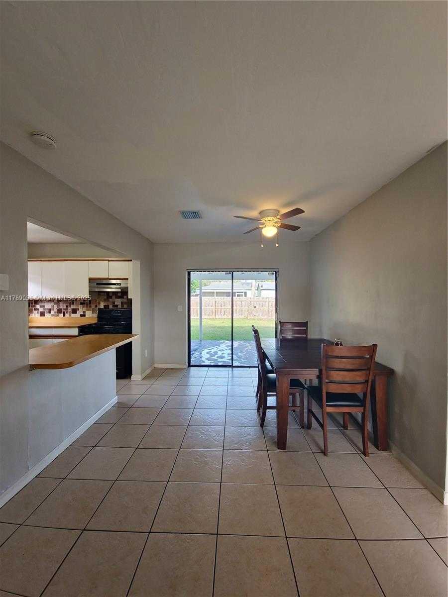 Small Image of 15561 SOUTH WEST 102ND CT, Miami Number 6