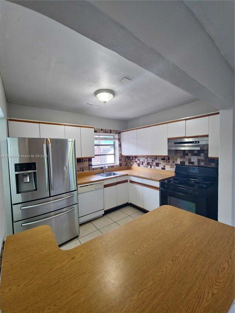Small Image of 15561 SOUTH WEST 102ND CT, Miami Number 8
