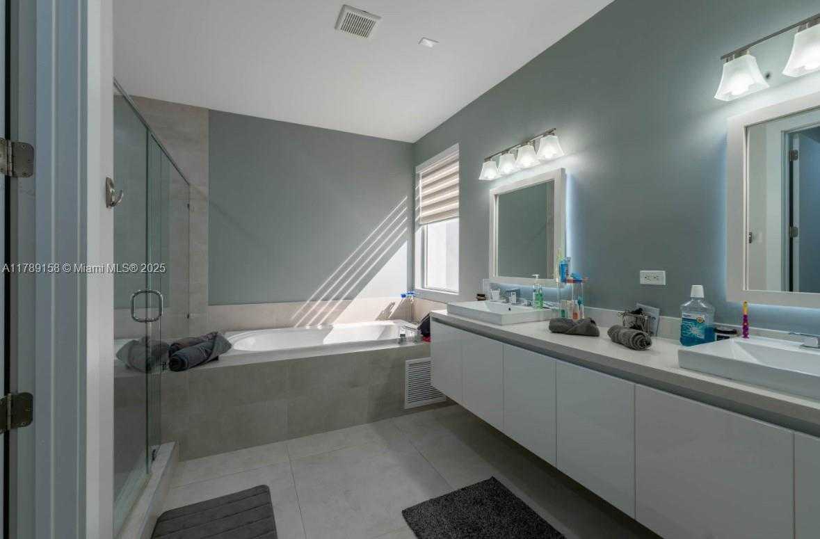 Small Image of 9791 NORTH WEST 75TH ST, Doral Number 17