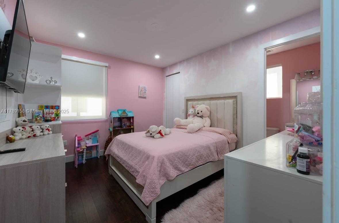 Small Image of 9791 NORTH WEST 75TH ST, Doral Number 22